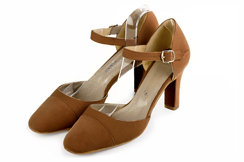 Caramel brown women's open side shoes, with an instep strap. Round toe. High kitten heels. Front view - Florence KOOIJMAN